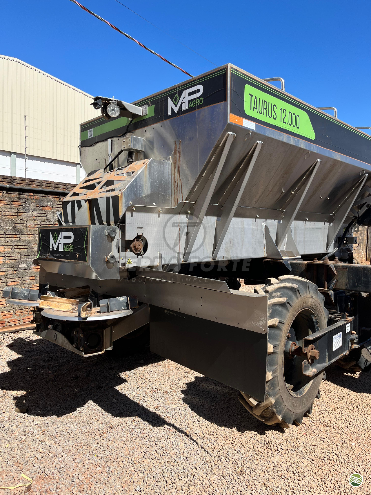 DISTRIBUIDOR AUTOPROPELIDO MP AGRO TAURUS 12.000 Terra Forte Máquinas e Implementos SORRISO MATO GROSSO MT